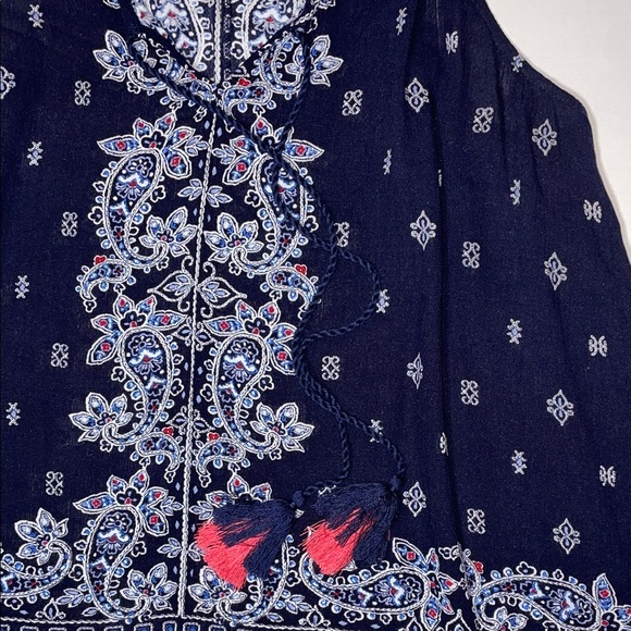 Elegant Navy Paisley Camisole - Picture 4 of 8